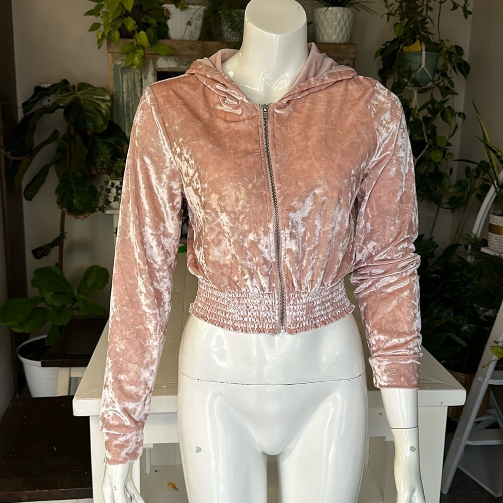 Weekend, edition, size medium, velour, baby pink, crop hoodie EUC